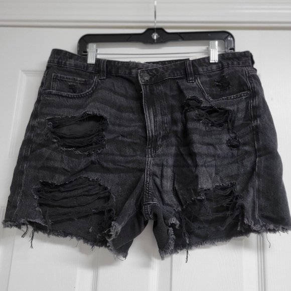 American Eagle NWT Super Hi Rise Mom shorts. - Picture 3 of 16